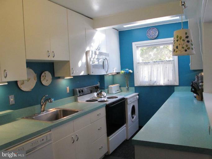 1 Research Road Greenbelt, MD 20770 - Photo 22 of 30 Kitchen 4