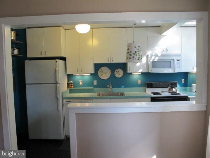 1 Research Road Greenbelt, MD 20770 - Photo 4 of 30 Kitchen 3