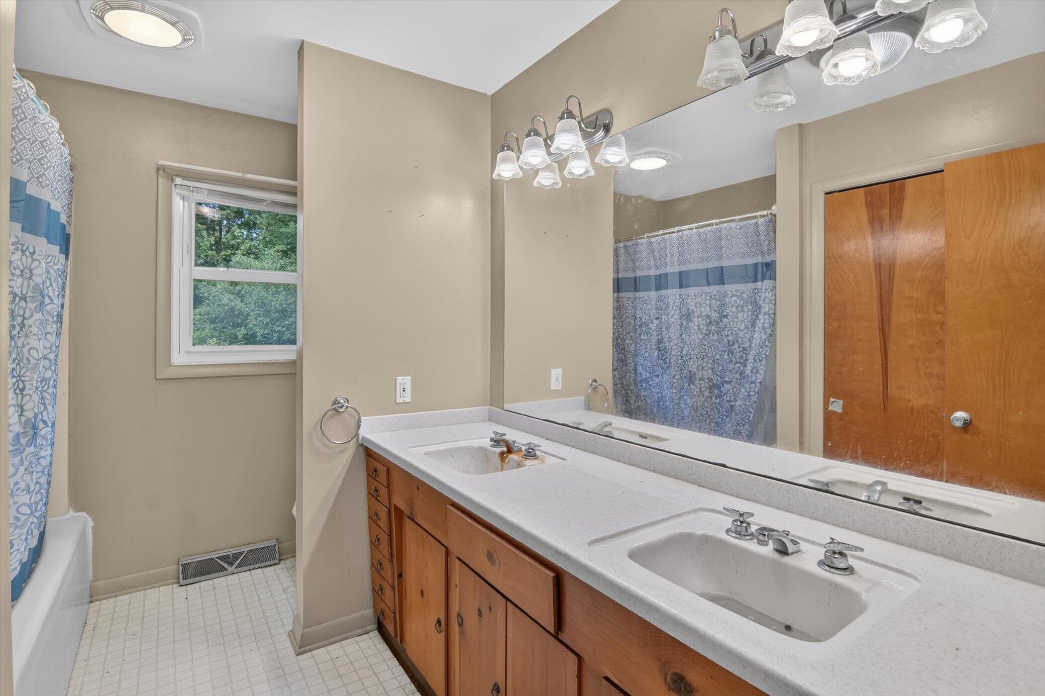 7836 Cuff Road Jackson, MI 49201 - Photo 20 of 43 27-7836-Cuff-Rd-WindowStill-Photography