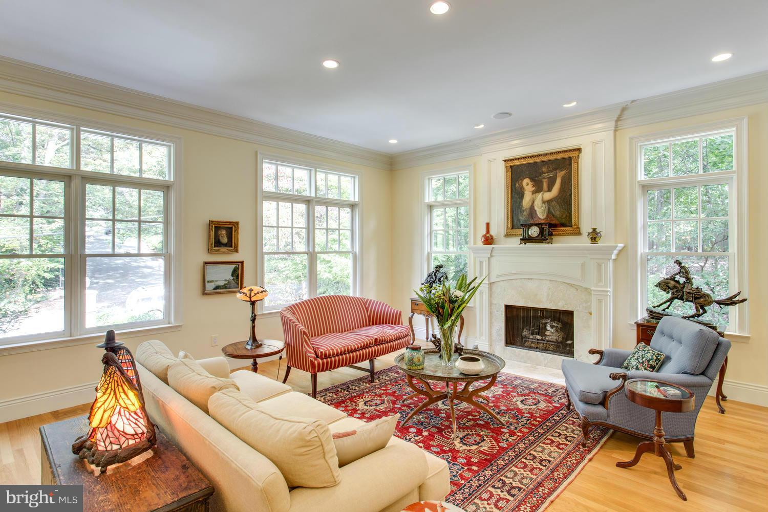 5949 Oakdale Road McLean, VA 22101 - Photo 11 of 30 Living Room