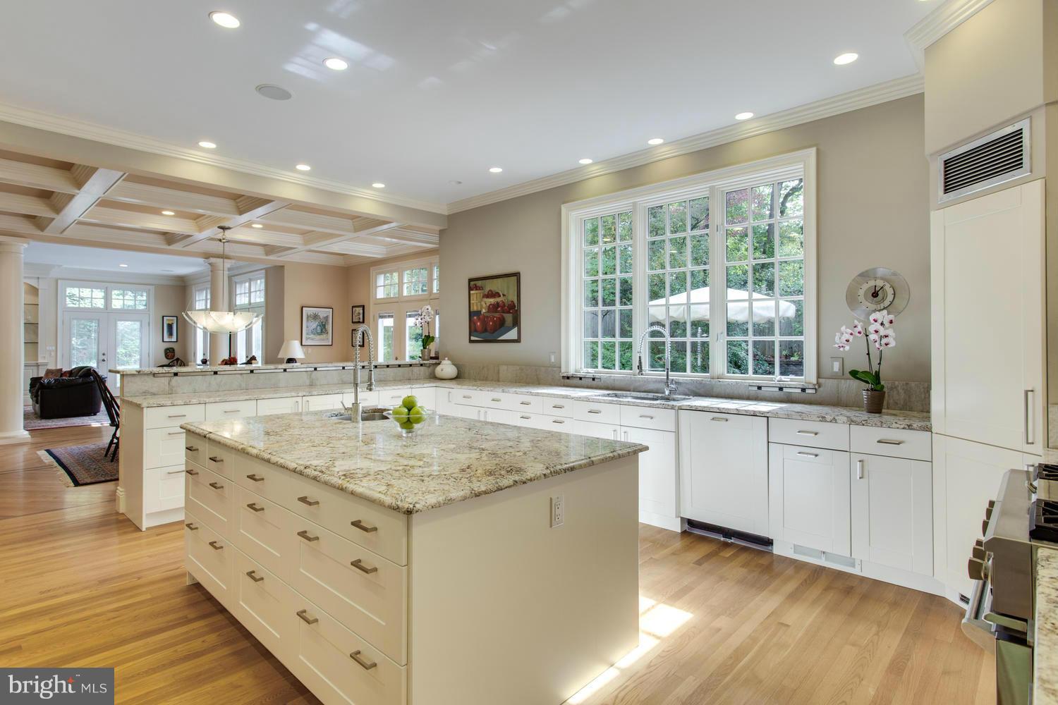 5949 Oakdale Road McLean, VA 22101 - Photo 3 of 30 Kitchen