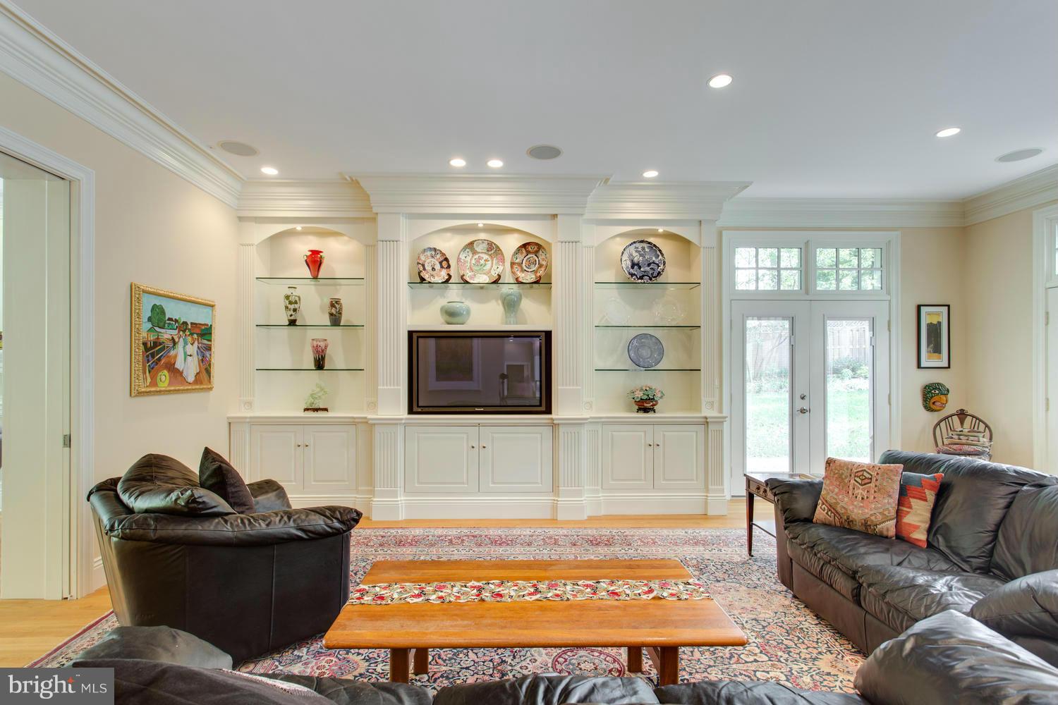 5949 Oakdale Road McLean, VA 22101 - Photo 7 of 30 Family Room