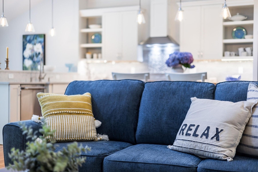 950 Massasoit Road, Unit 3 Eastham, MA 02642 - Photo 22 of 42 a living room with furniture and a window