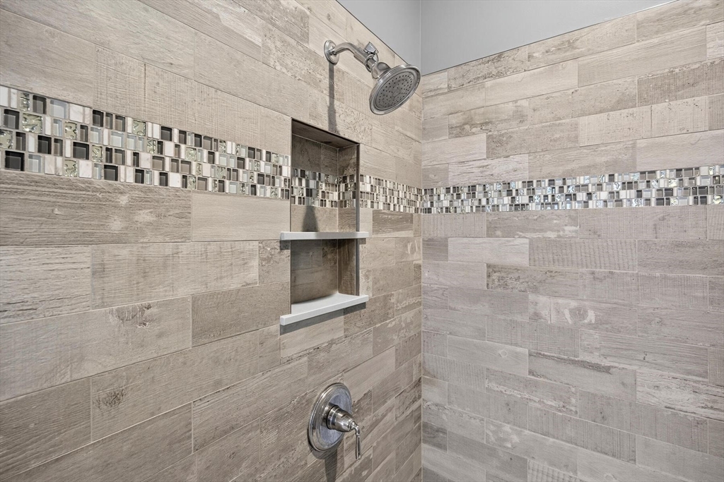 950 Massasoit Road, Unit 3 Eastham, MA 02642 - Photo 33 of 42 a bathroom with shower