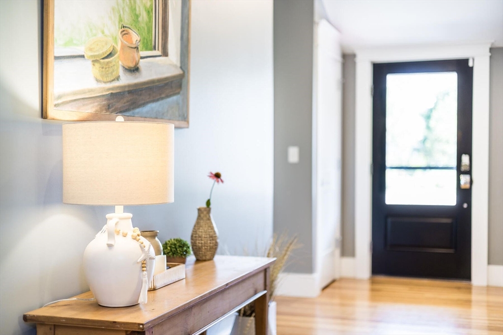 950 Massasoit Road, Unit 3 Eastham, MA 02642 - Photo 7 of 42 a living room with a table
