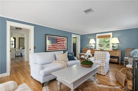 $1,195,000 | 3 Oak Manor Drive, Barrington, RI 02806