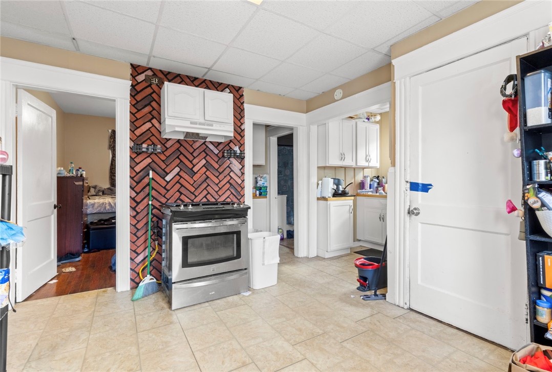 9 Southern Street Cranston, RI 02920 - Photo 2 of 31