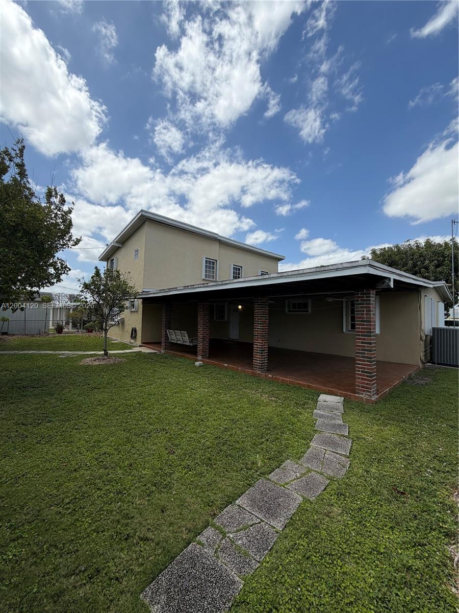 10910 Southwest 40th Street Miami, FL 33165 - Photo 35 of 40