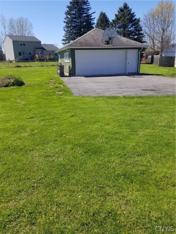 7134 Lakeshore Road Cicero, NY 13039 - Photo 4 of 40