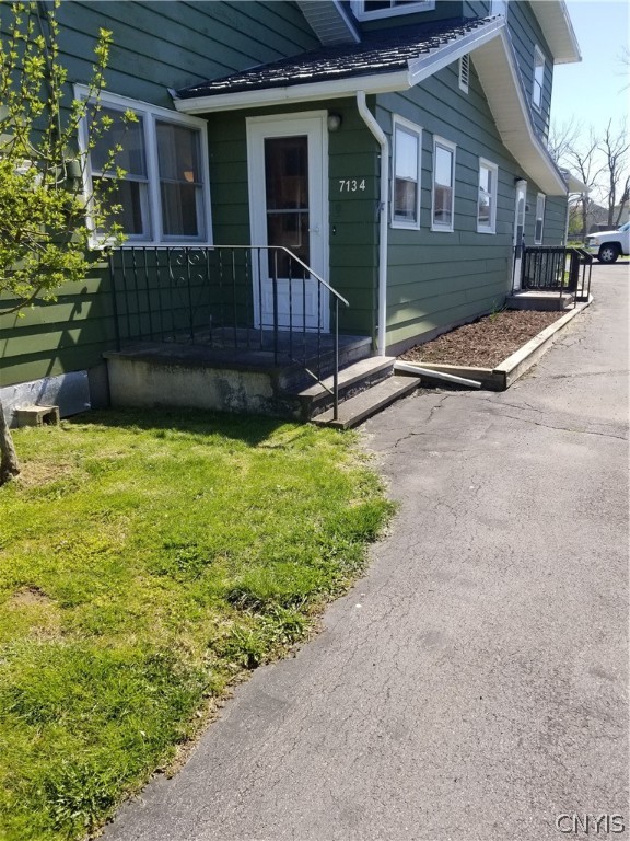 7134 Lakeshore Road Cicero, NY 13039 - Photo 8 of 40