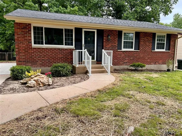 $229,900 | 7374 Tannoia Drive, Hazelwood, MO 63042