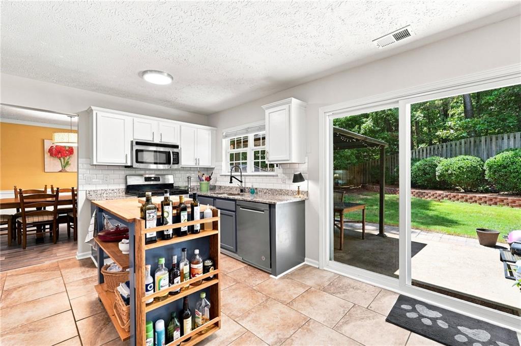 1593 Woodmore Road Southwest Marietta, GA 30008 - Photo 9 of 44 Gallery Image 9