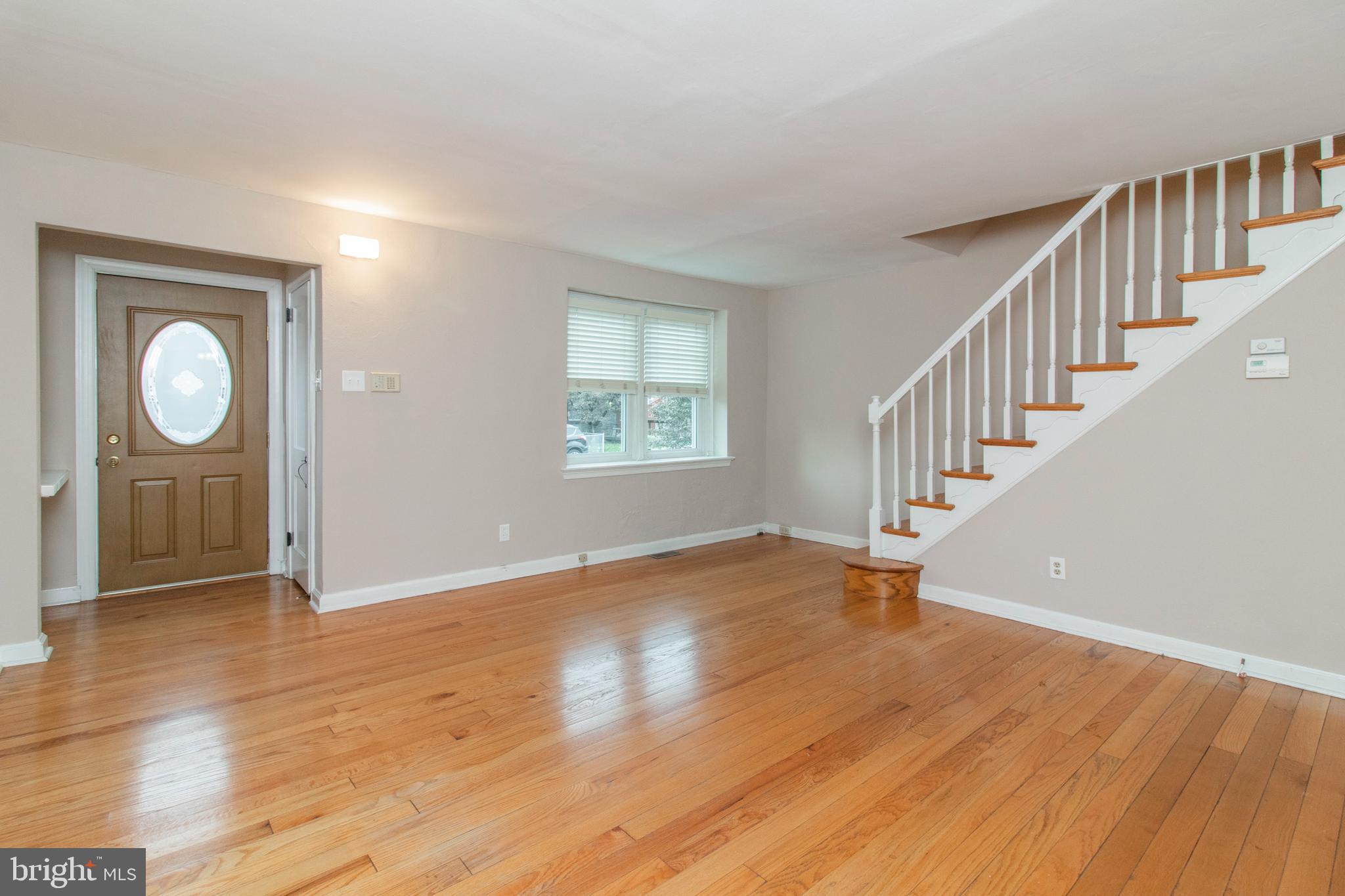 244 Barclay Road Upper Darby, PA 19082 - Photo 4 of 21 Living Room