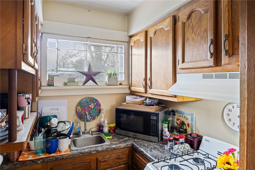 4215 Lake Avenue Rochester, NY 14612 - Photo 25 of 41 Apt 3 - Kitchen