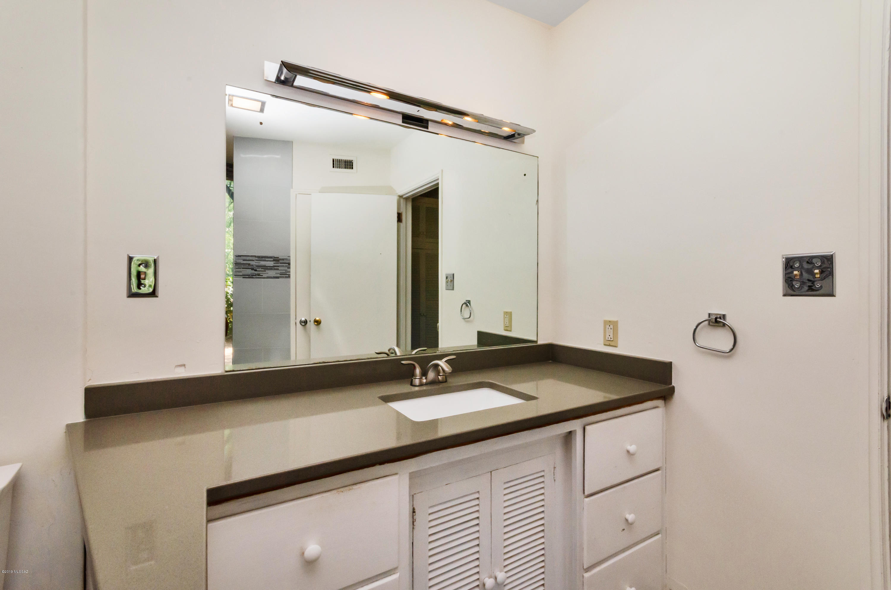 2315 East Lind Road Tucson, AZ 85719 - Photo 14 of 31 Gallery Image 14