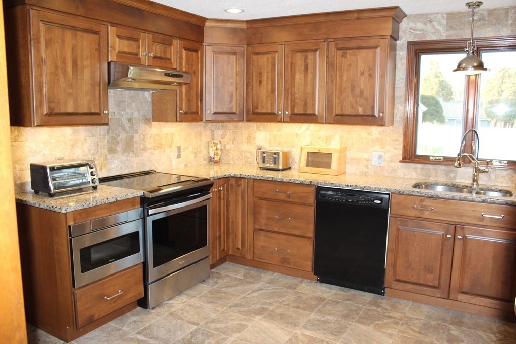 39 Robin Ridge Drive Feeding Hills, MA 01030 - Photo 11 of 26 Gallery Image 11