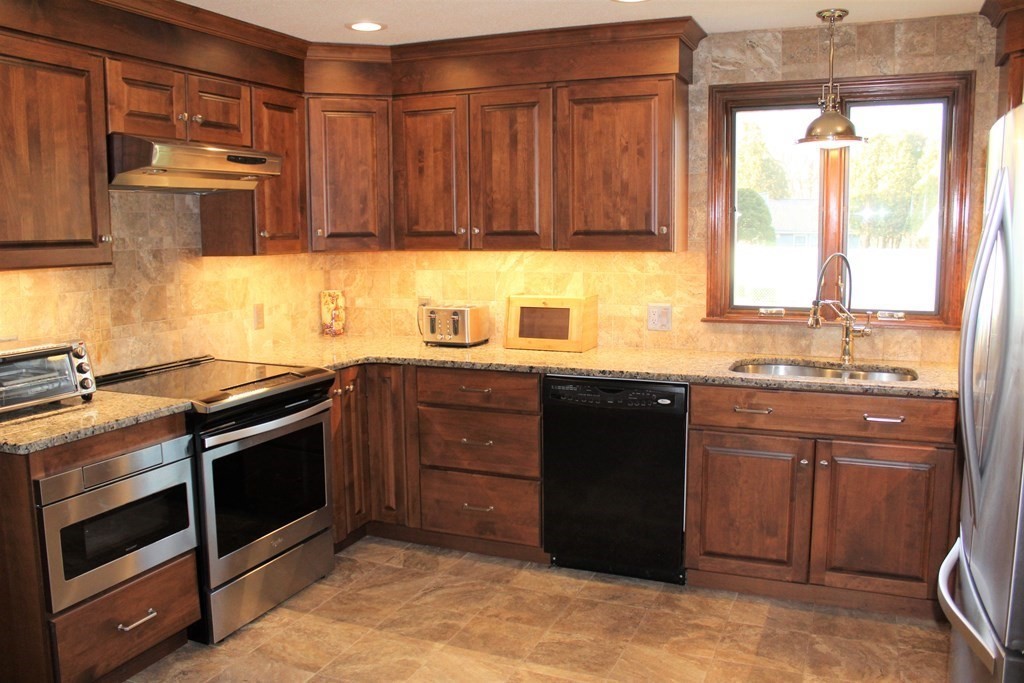 39 Robin Ridge Drive Feeding Hills, MA 01030 - Photo 10 of 26 Gallery Image 10