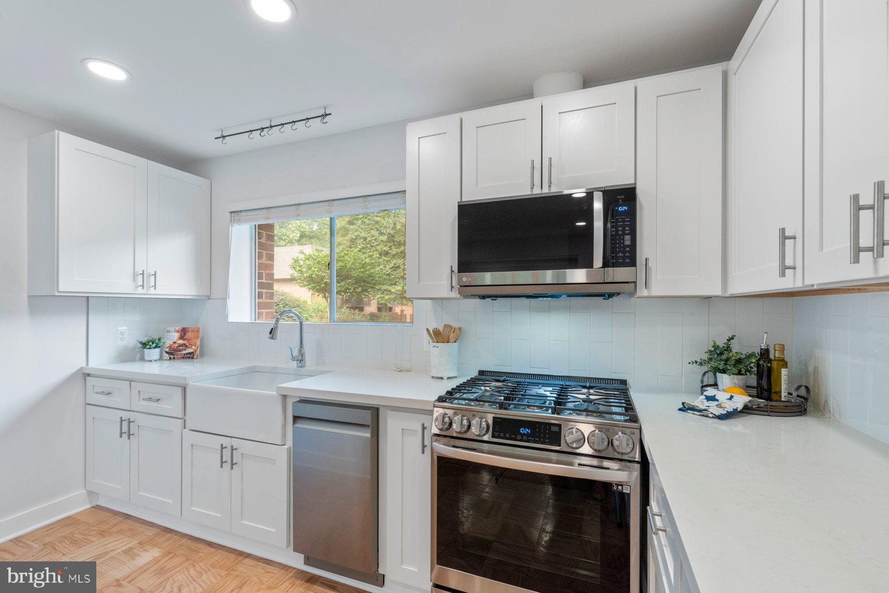 11609 Vantage Hill Road, Unit 12B Reston, VA 20190 - Photo 6 of 39 Kitchen 1