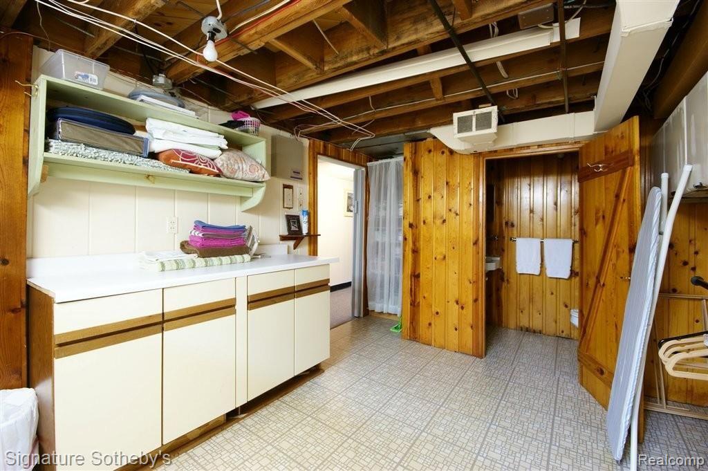 17240 Beverly Road Franklin, MI 48025 - Photo 21 of 23 Basement Bathroom.JPG