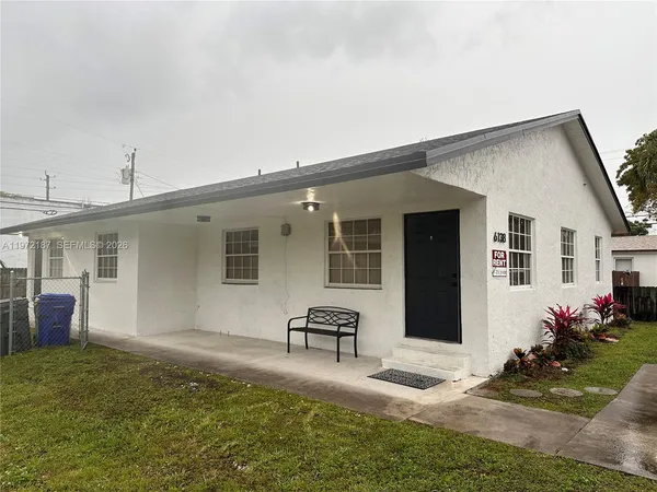 $2,300 | 6138 Grant Street, Unit A, Hollywood, FL 33024