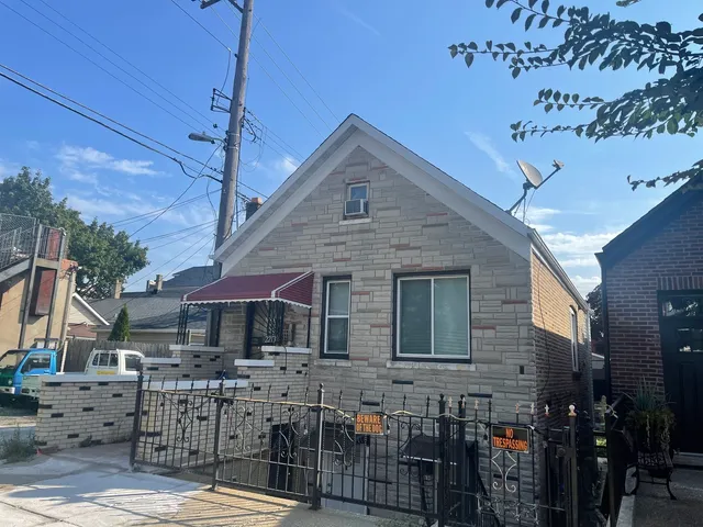 $369,900 | 2213 South Oakley Avenue, Chicago, IL 60608