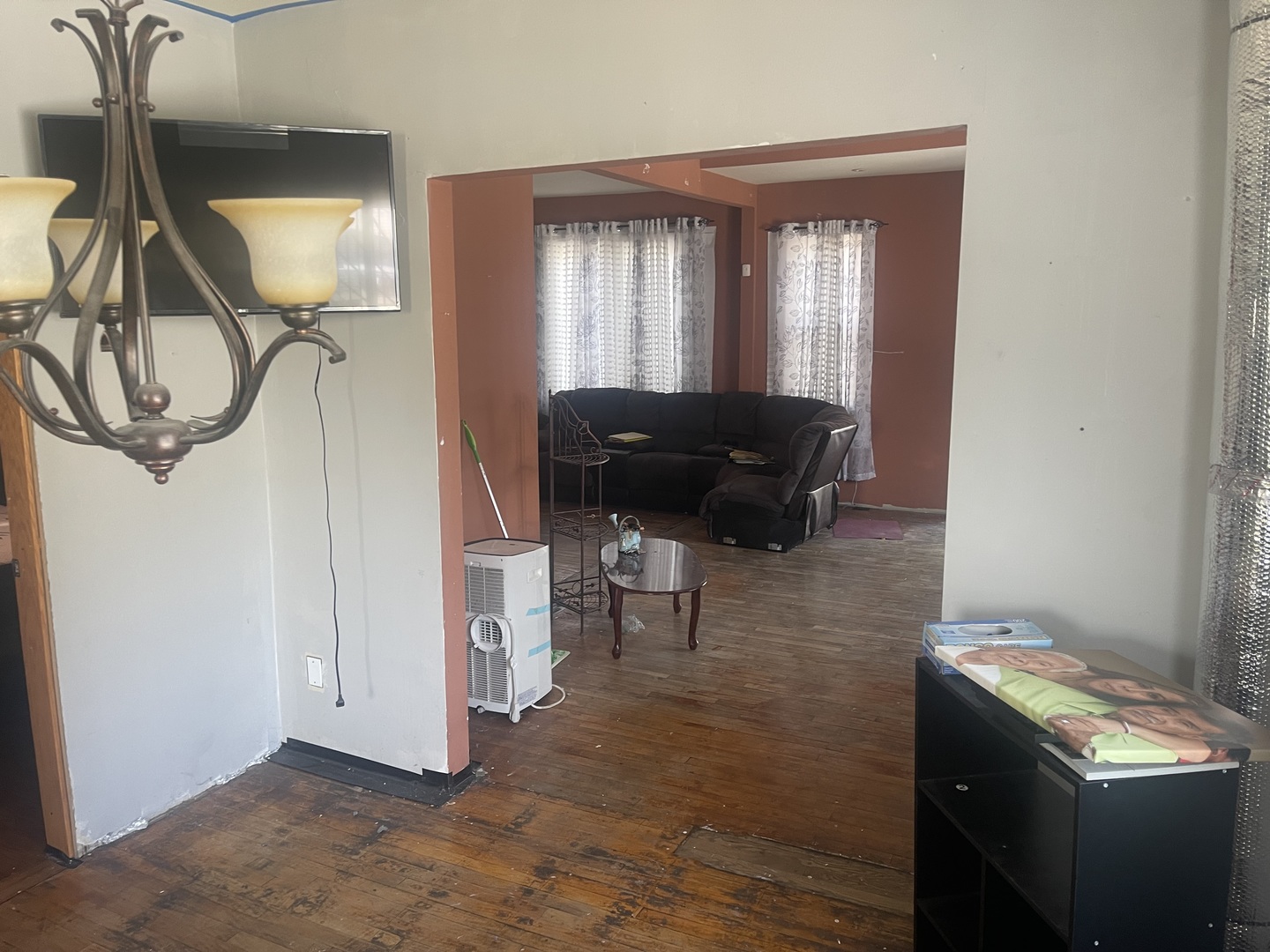 2213 South Oakley Avenue Chicago, IL 60608 - Photo 5 of 27 a view of hallway with furniture and a mirror