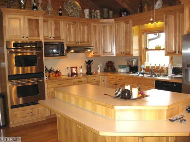 276 Wheeler Road Reidsville, NC 27320 - Photo 4 of 16 Kitchen.