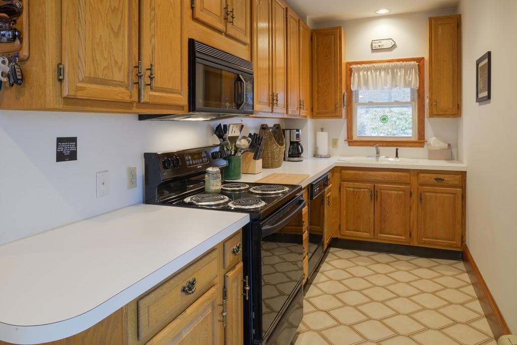 10 Laurent Road Salem, MA 01970 - Photo 7 of 30 Gallery Image 7