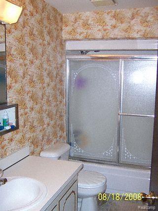 24885 Greenhill Road, Unit 6 Warren, MI 48091 - Photo 8 of 9 full bathroom