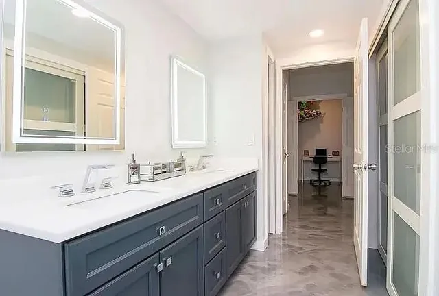 a en suite bathroom with a sink and a mirror