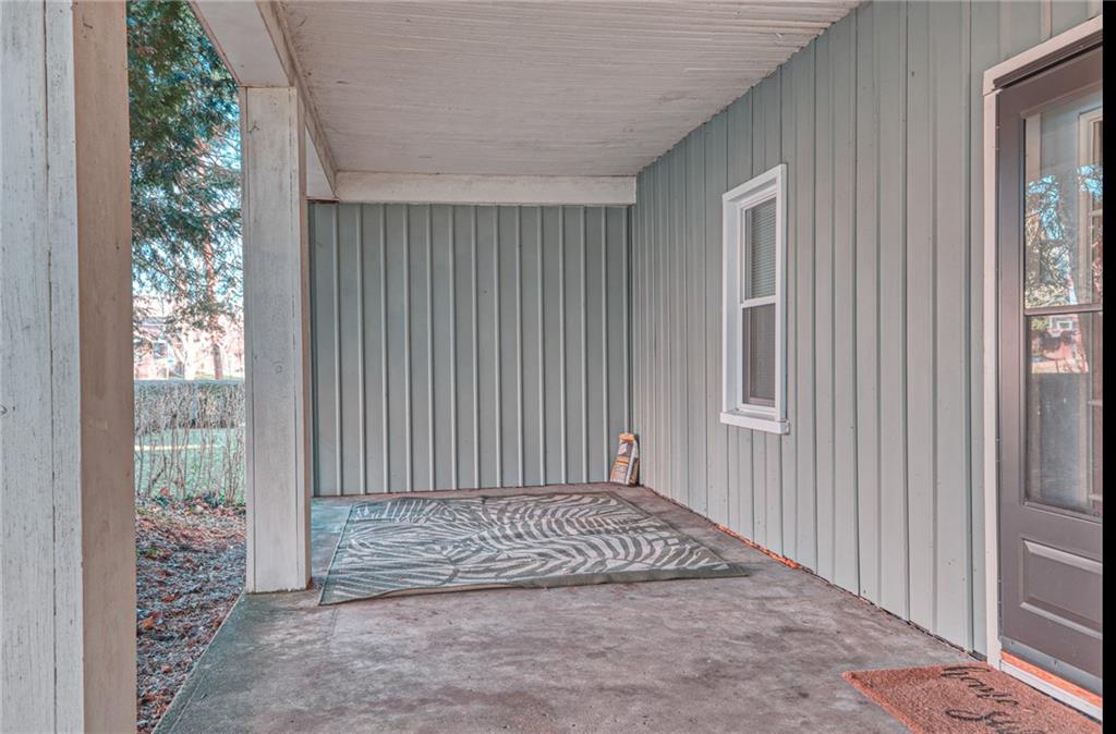 805 Greenhill Road Pittsburgh, PA 15209 - Photo 2 of 17 28x9 covered front porch