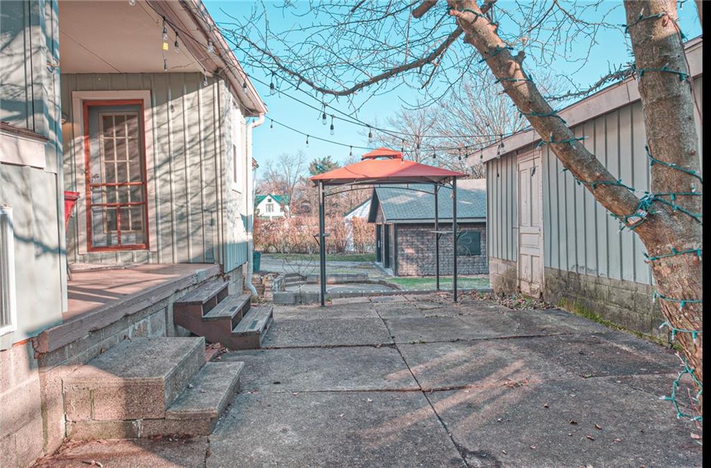 805 Greenhill Road Pittsburgh, PA 15209 - Photo 13 of 17 back patio