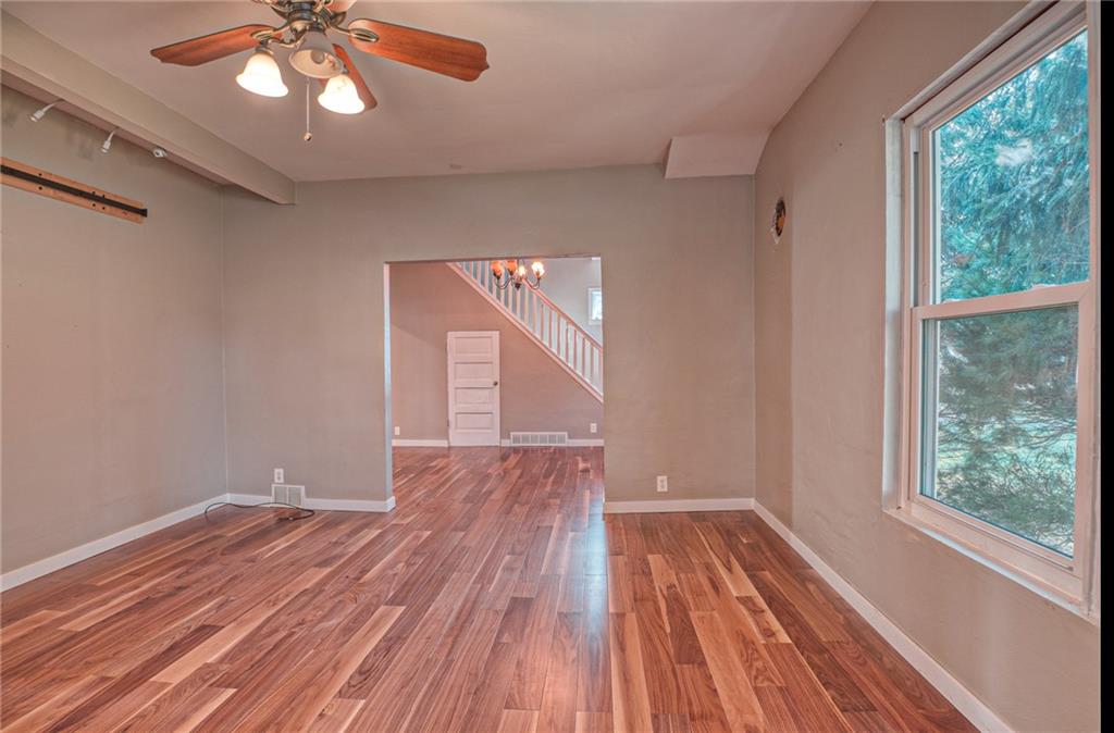 805 Greenhill Road Pittsburgh, PA 15209 - Photo 3 of 17 living room
