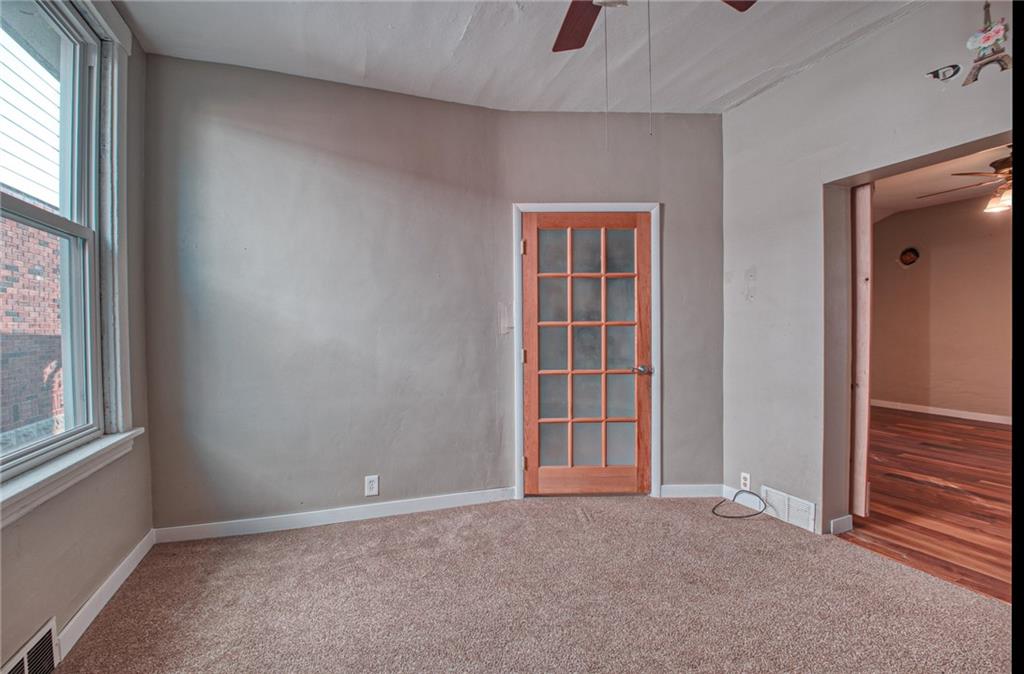 805 Greenhill Road Pittsburgh, PA 15209 - Photo 5 of 17 family room with entrance to bathroom