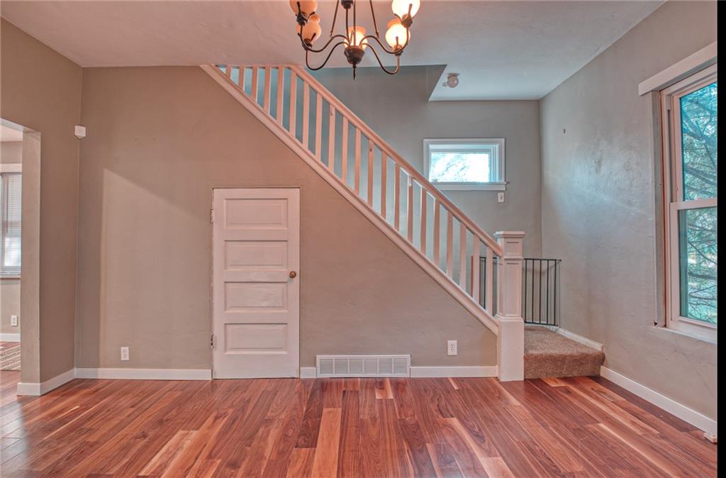 805 Greenhill Road Pittsburgh, PA 15209 - Photo 7 of 17 dining room