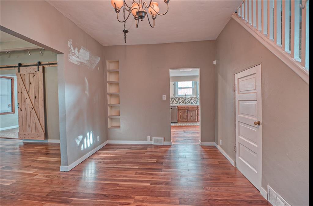 805 Greenhill Road Pittsburgh, PA 15209 - Photo 8 of 17 dining room