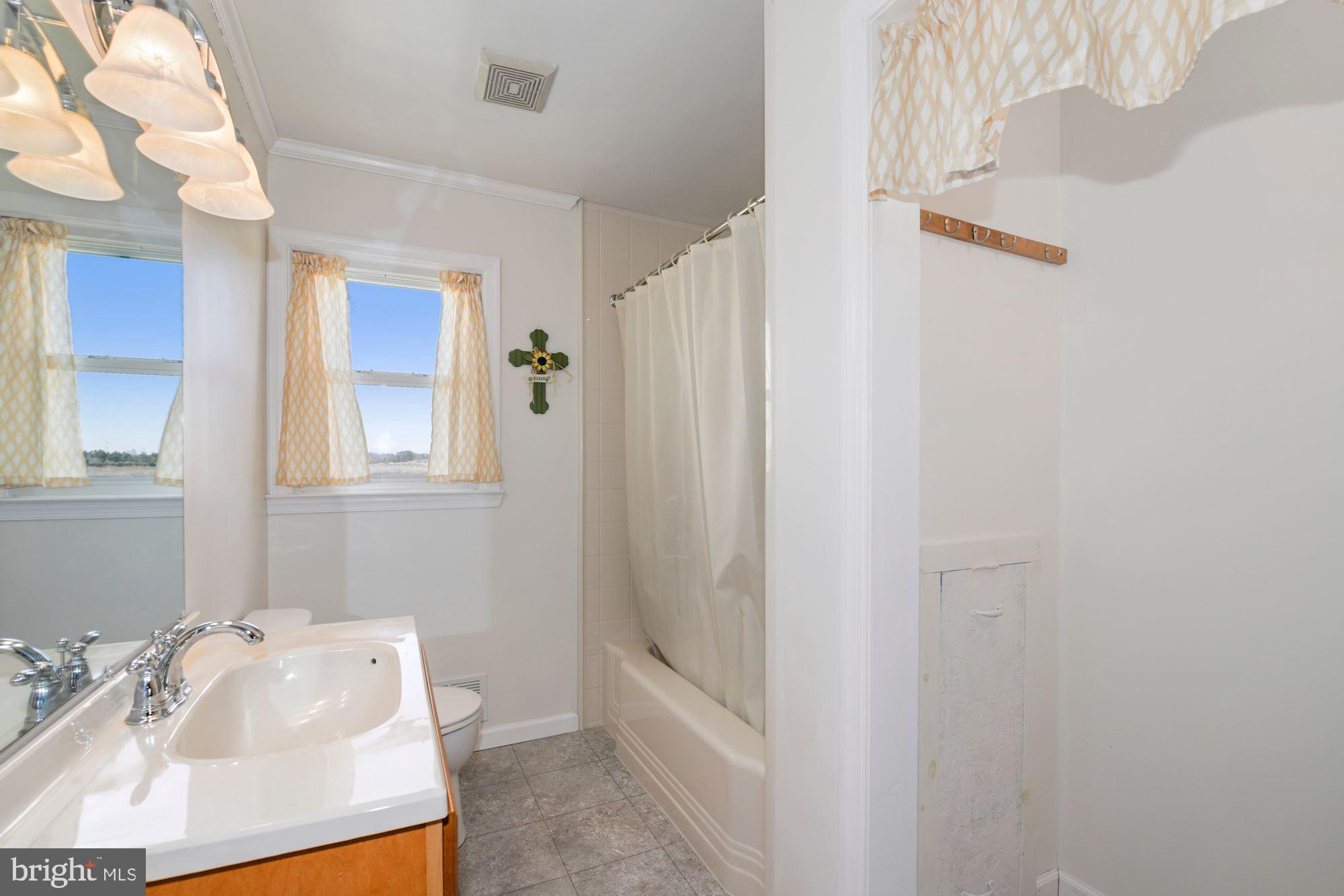 20299 Sand Hill Road Georgetown, DE 19947 - Photo 15 of 22 Hall Bathroom