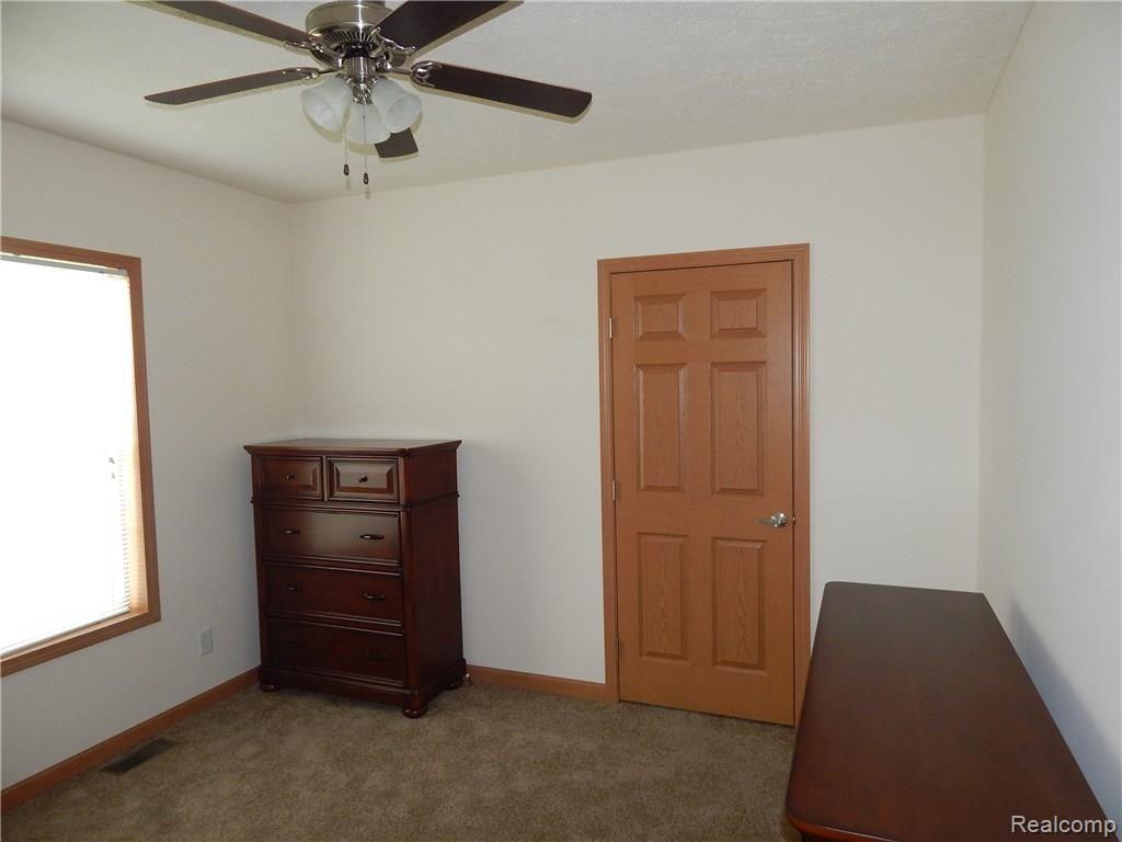 2814 Hayes Road Yale, MI 48097 - Photo 10 of 25 DSCN3035.JPG