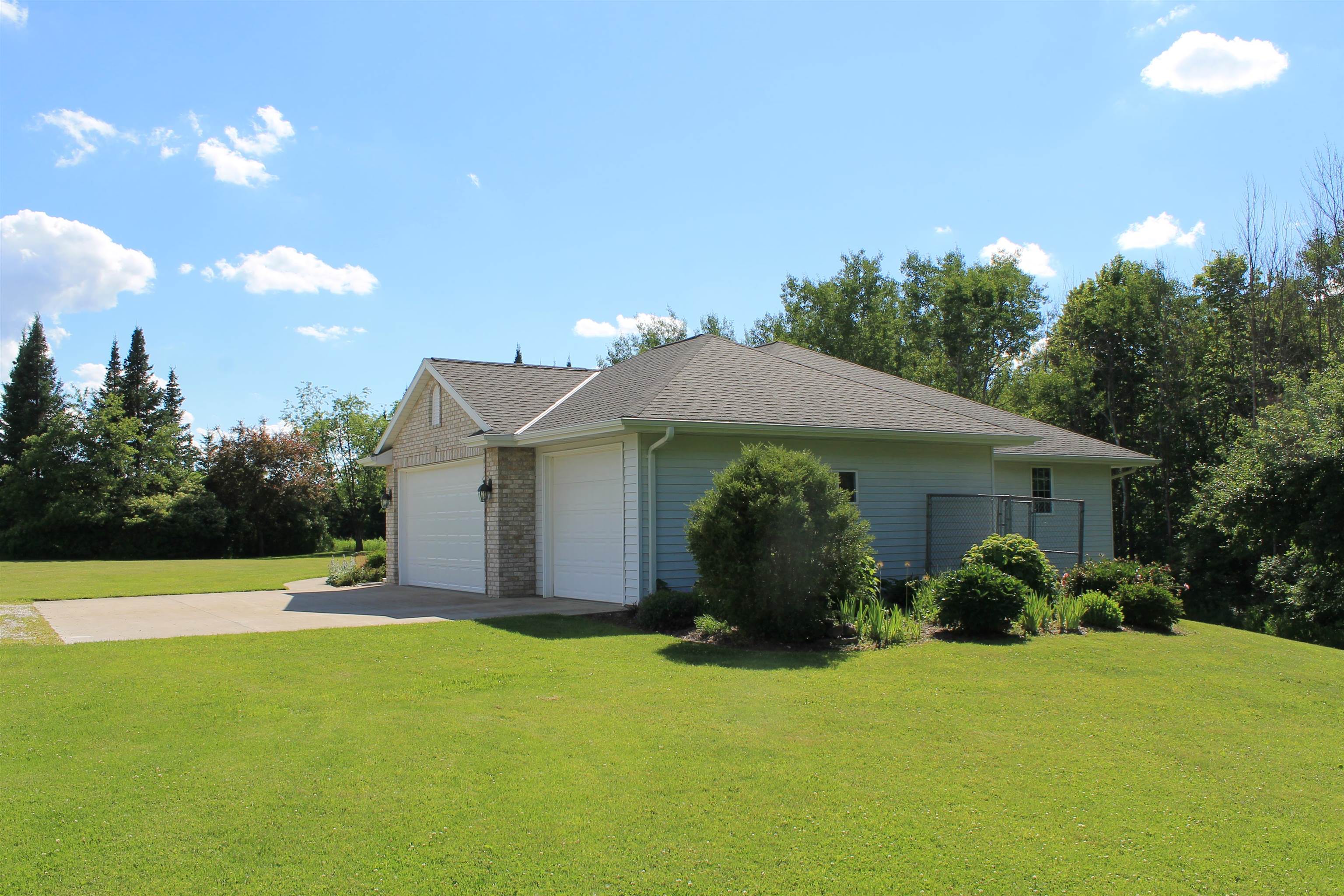 4437 Pine Grove Road Green Bay, WI 54311 - Photo 17 of 60