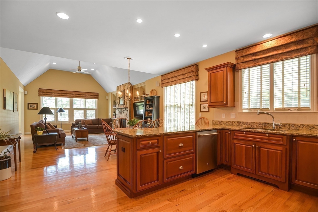 41 Adams Farm Road, Unit 41 Shrewsbury, MA 01545 - Photo 15 of 42 Gallery Image 15