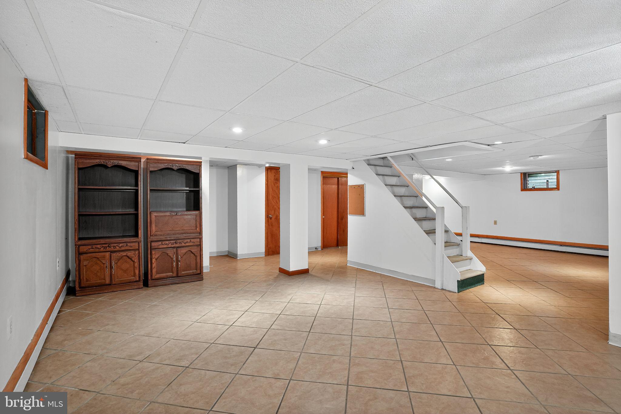 719 Pine Ridge Road Media, PA 19063 - Photo 20 of 29 a view of an empty room with closet and a window