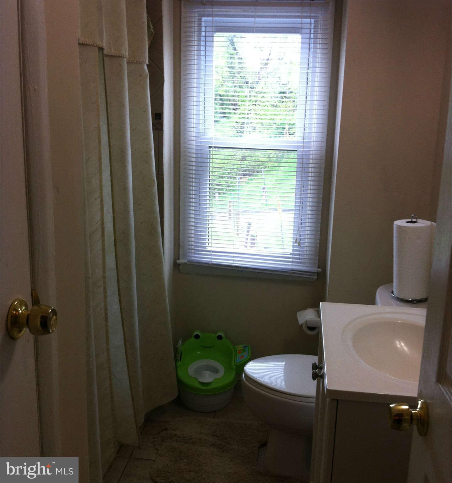 6128 Radecke Avenue Baltimore, MD 21206 - Photo 16 of 22 Bath