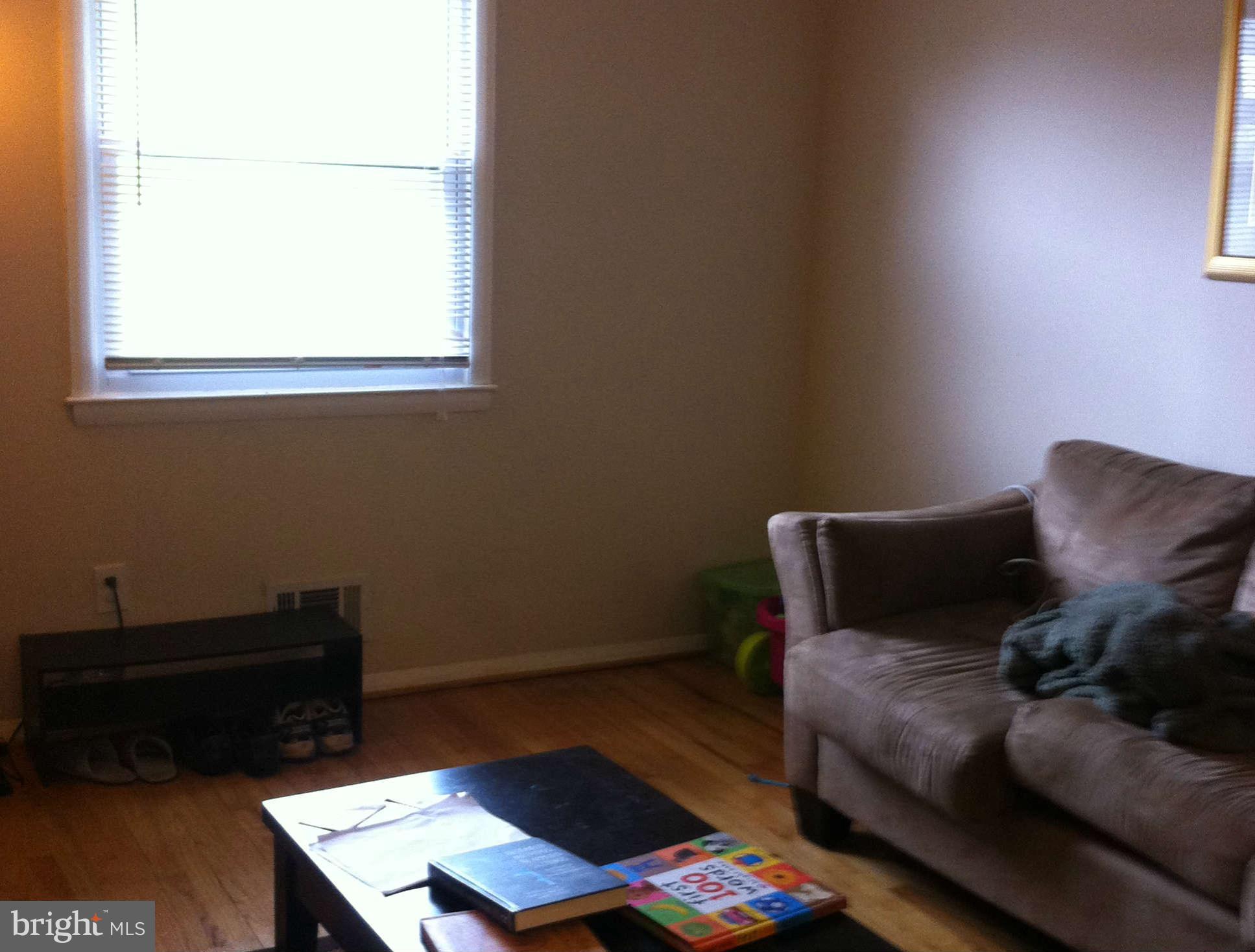 6128 Radecke Avenue Baltimore, MD 21206 - Photo 5 of 22 Living Room