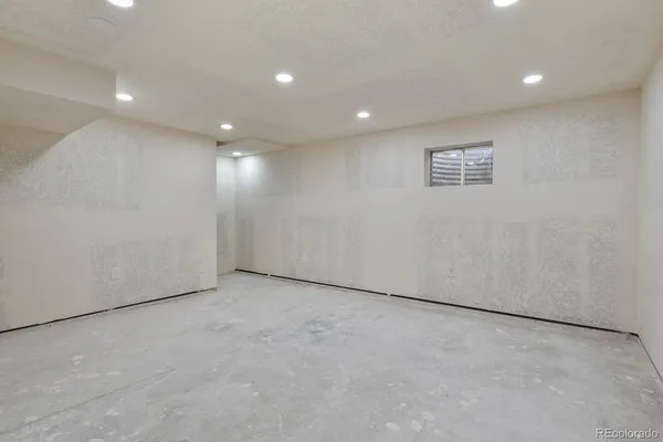 a view of a garage room