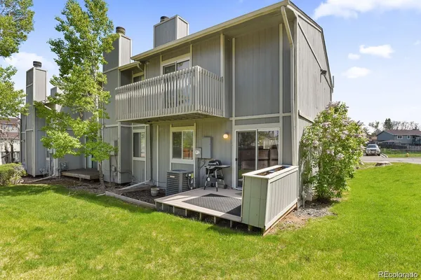 a view of a house with backyard and porch