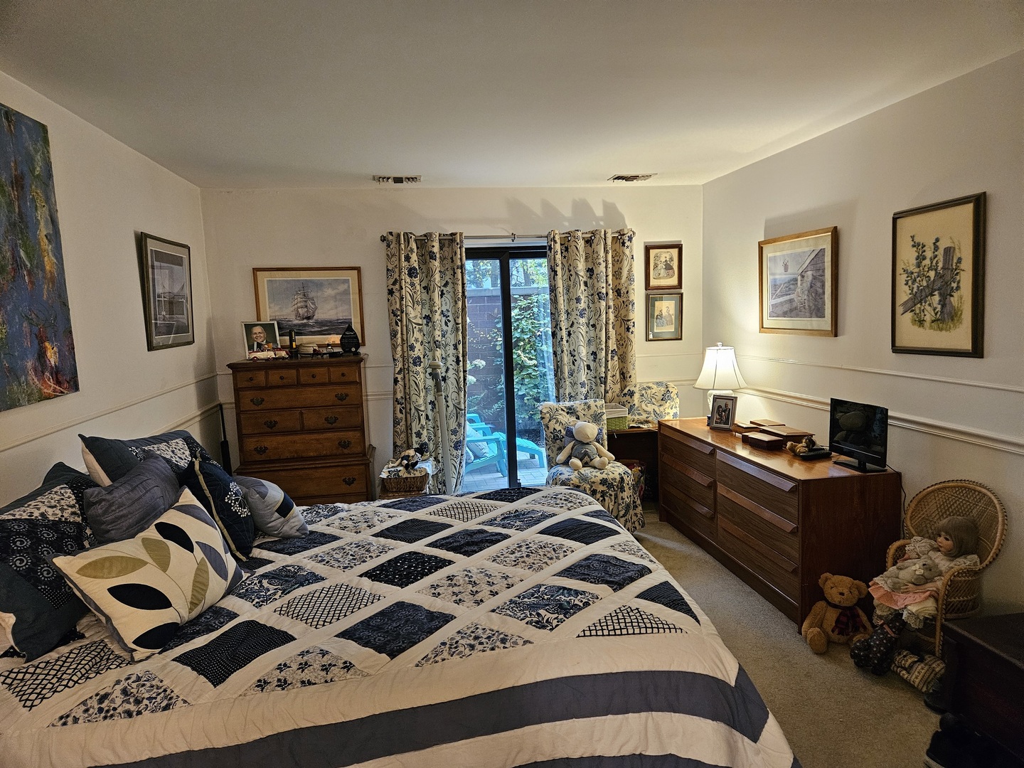 2150 Bouterse Street, Unit 106 Park Ridge, IL 60068 - Photo 17 of 25 a bedroom with a bed and wooden floor