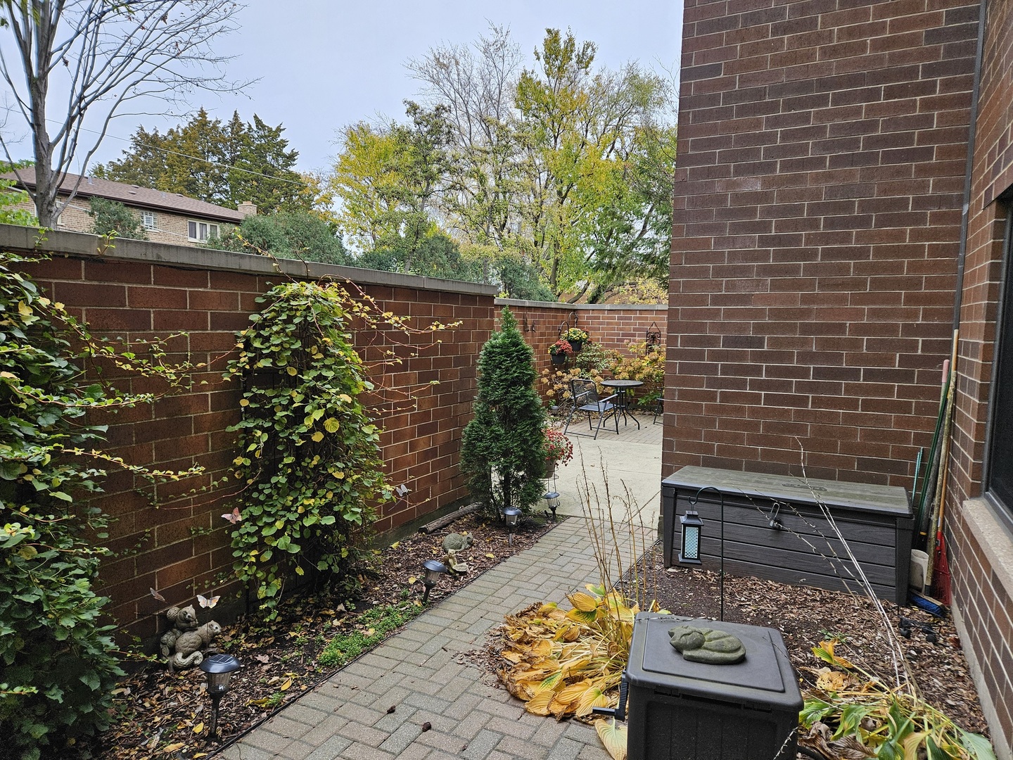2150 Bouterse Street, Unit 106 Park Ridge, IL 60068 - Photo 20 of 25 a garden view with a seating space
