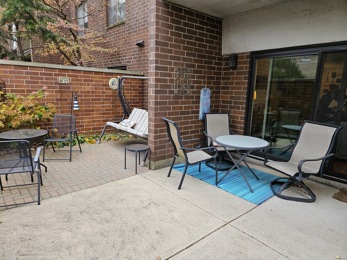 2150 Bouterse Street, Unit 106 Park Ridge, IL 60068 - Photo 21 of 25 a patio with table and chairs