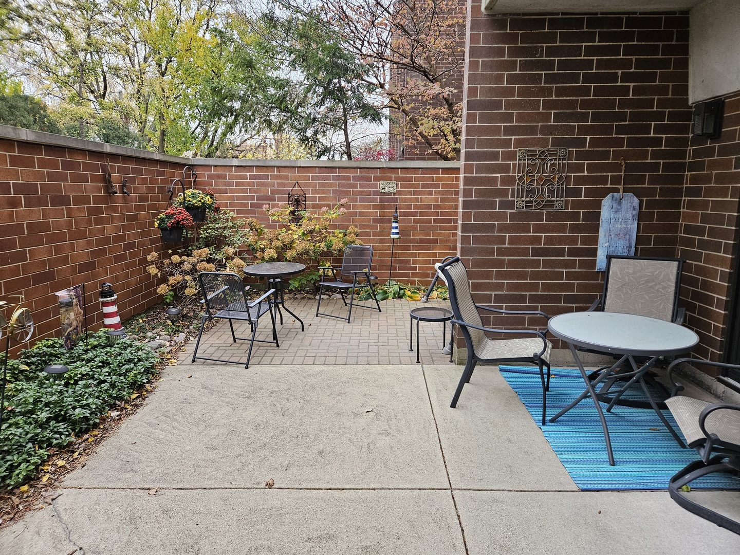 2150 Bouterse Street, Unit 106 Park Ridge, IL 60068 - Photo 22 of 25 a patio with table and chairs