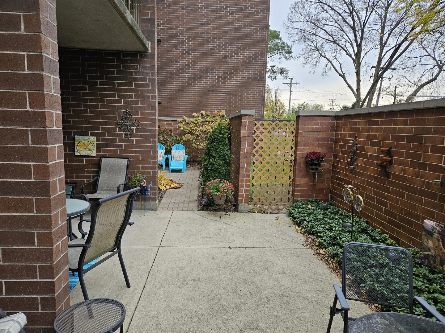 2150 Bouterse Street, Unit 106 Park Ridge, IL 60068 - Photo 23 of 25 a view of an chairs and table in the patio